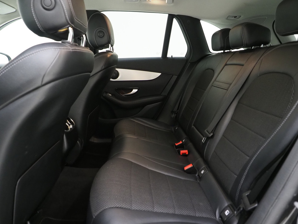 Mercedes-Benz GLC 300e 4MATIC 69