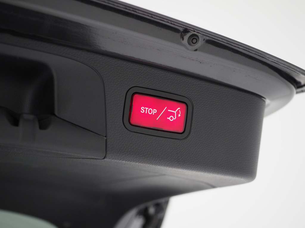 Mercedes-Benz GLC 300e 4MATIC 71