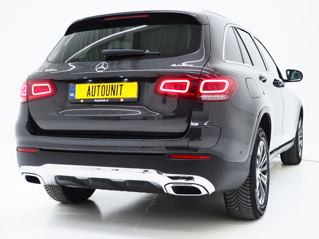 Mercedes-Benz GLC 300e 4MATIC 8