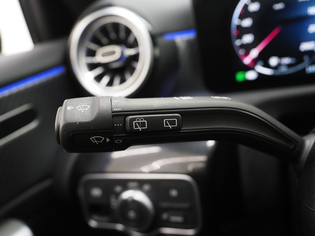 Mercedes-Benz A-Klasse 250 e Luxury Line 21