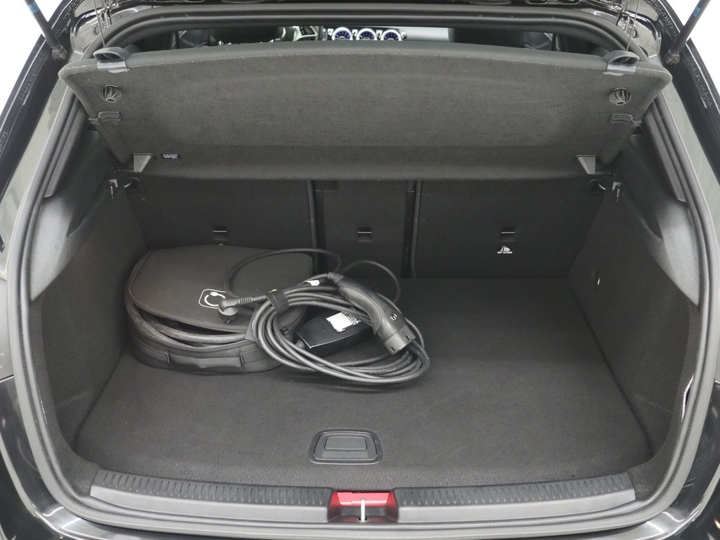 Mercedes-Benz A-Klasse 250 e Luxury Line 37