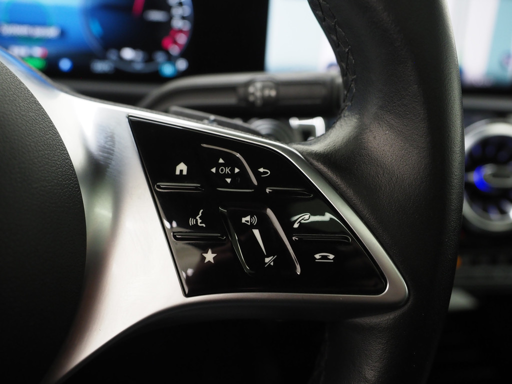 Mercedes-Benz A-Klasse 250 e Luxury Line 61