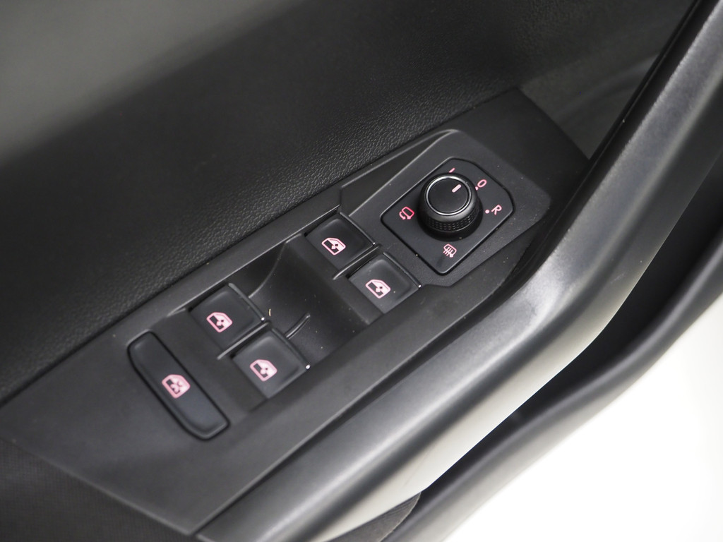 Volkswagen Polo 1.0 TSI DSG Automaat 49