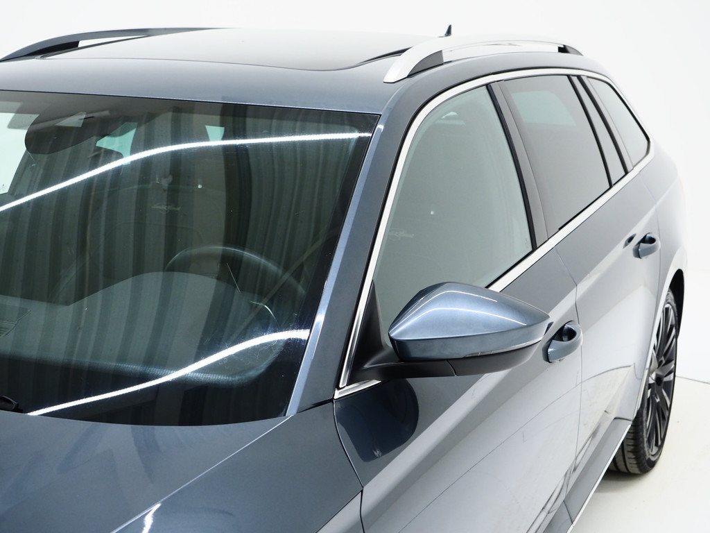 Škoda Superb Combi 1.4 TSI iV Laurin & Klement 12