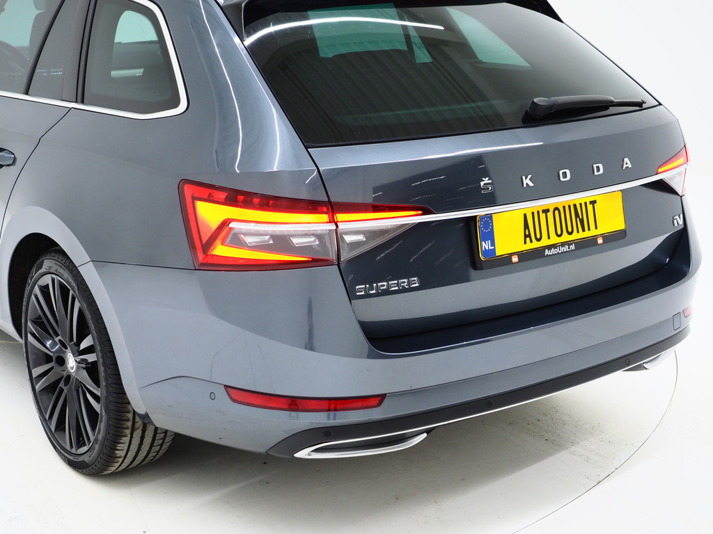 Škoda Superb Combi 1.4 TSI iV Laurin & Klement 13