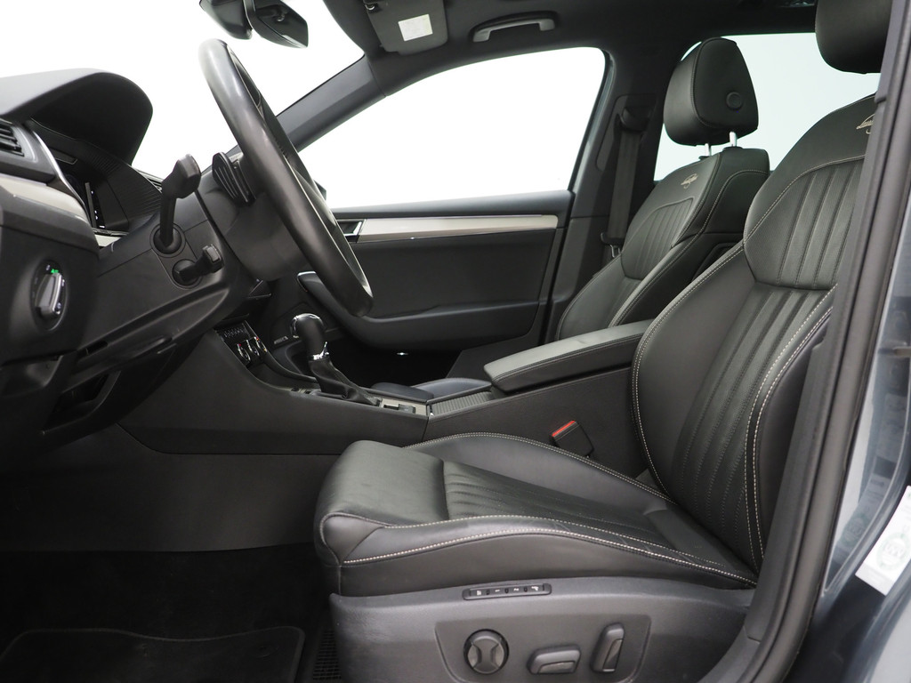 Škoda Superb Combi 1.4 TSI iV Laurin & Klement 16