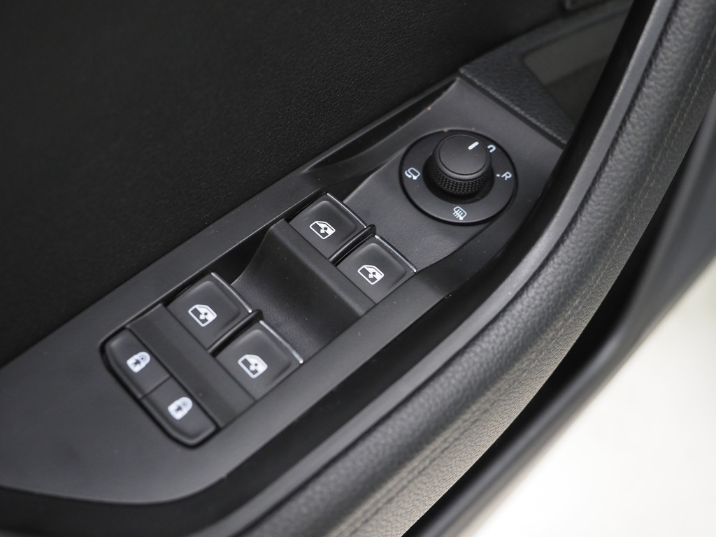 Škoda Superb Combi 1.4 TSI iV Laurin & Klement 18