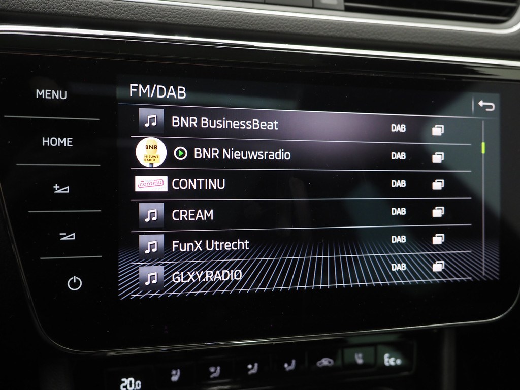 Škoda Superb Combi 1.4 TSI iV Laurin & Klement 27