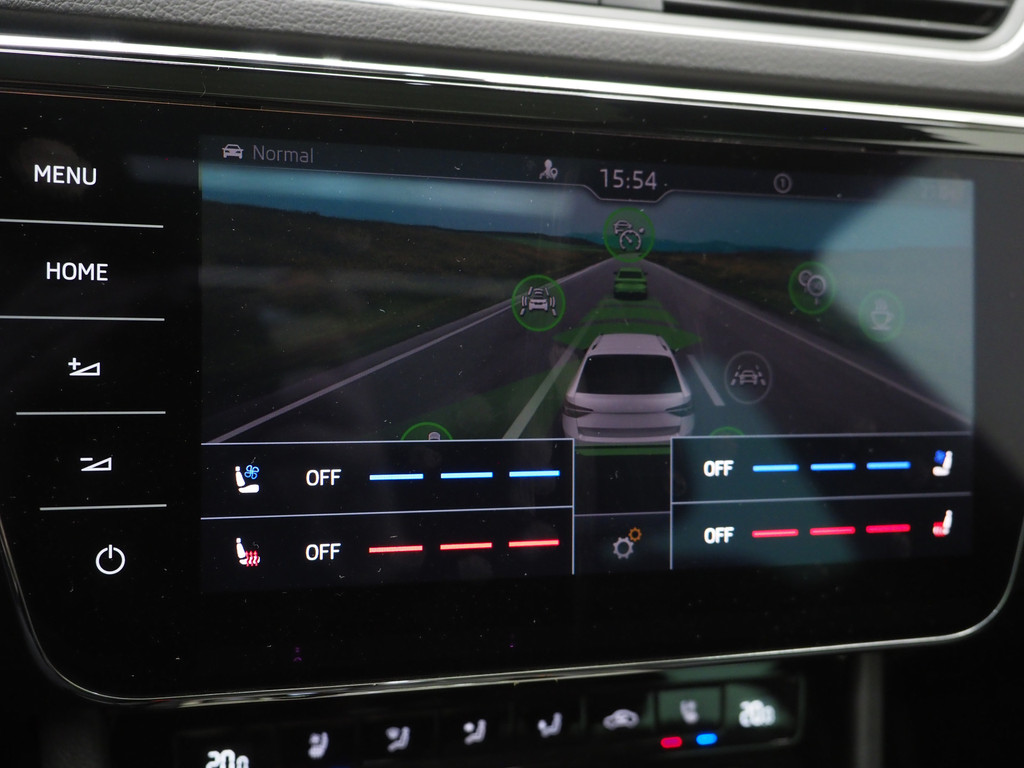 Škoda Superb Combi 1.4 TSI iV Laurin & Klement 33