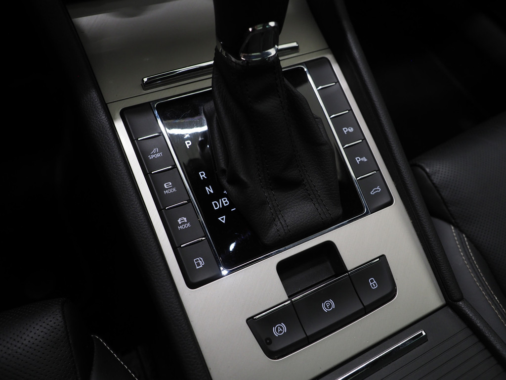 Škoda Superb Combi 1.4 TSI iV Laurin & Klement 35