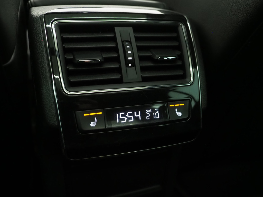 Škoda Superb Combi 1.4 TSI iV Laurin & Klement 38