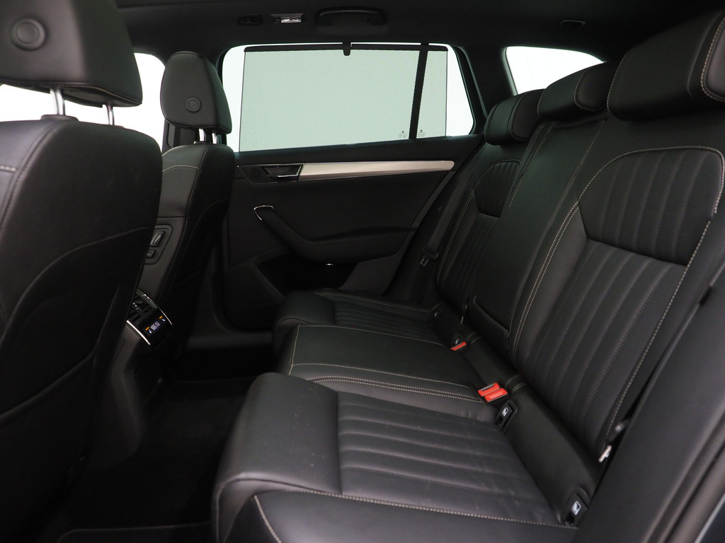Škoda Superb Combi 1.4 TSI iV Laurin & Klement 40