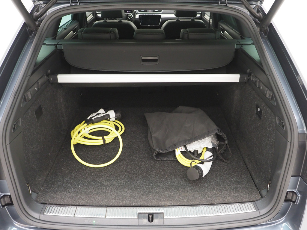 Škoda Superb Combi 1.4 TSI iV Laurin & Klement 42