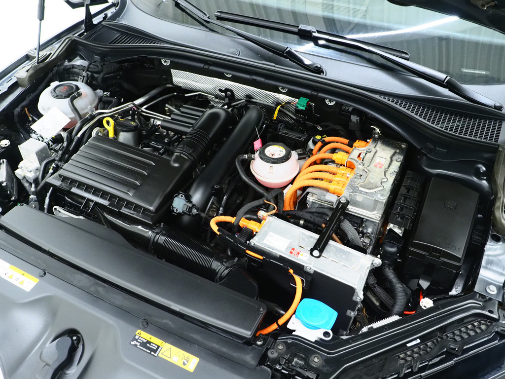 Škoda Superb Combi 1.4 TSI iV Laurin & Klement 6