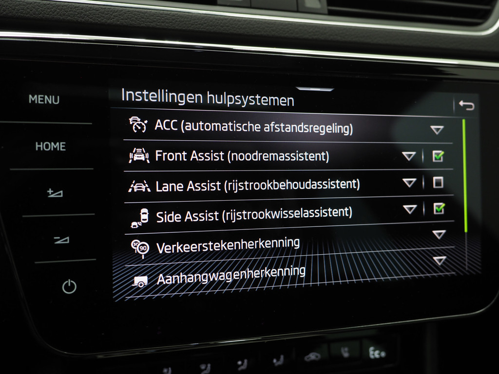 Škoda Superb Combi 1.4 TSI iV Laurin & Klement 77