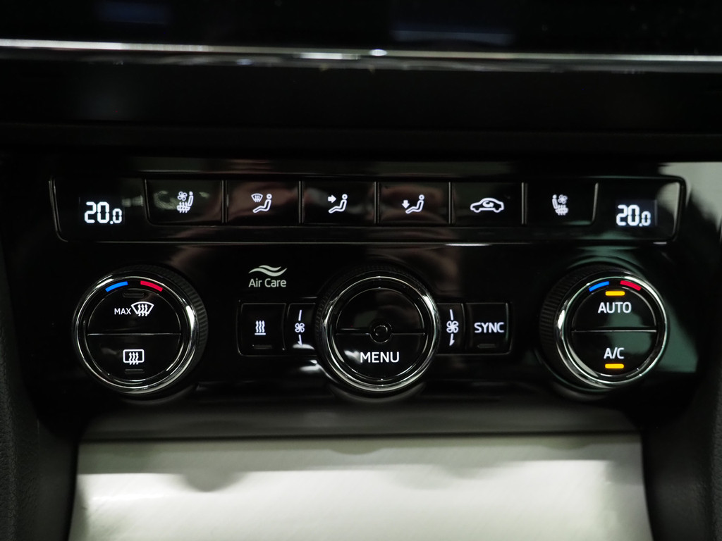 Škoda Superb Combi 1.4 TSI iV Laurin & Klement 80