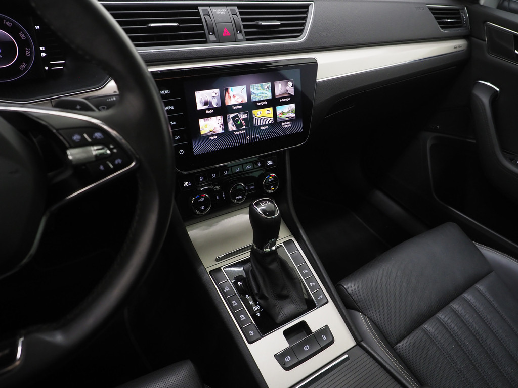 Škoda Superb Combi 1.4 TSI iV Laurin & Klement 82