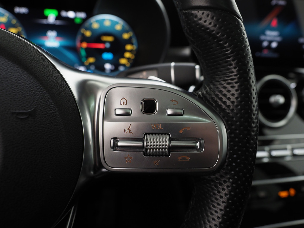 Mercedes-Benz GLC 300e 4MATIC AMG 25