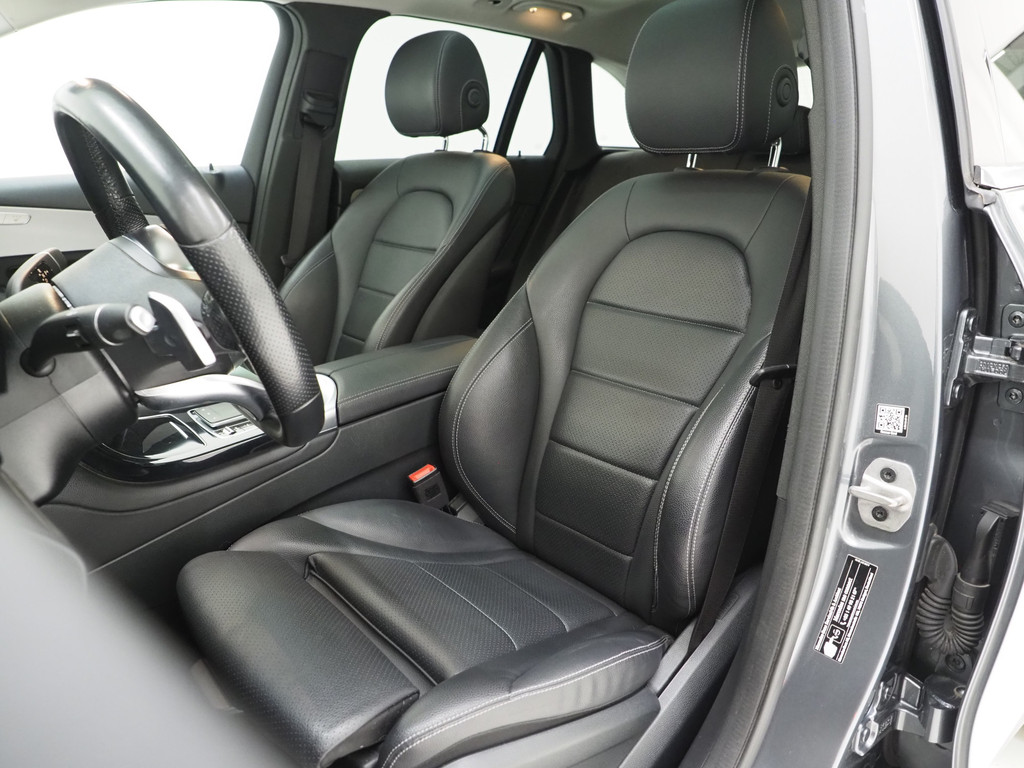 Mercedes-Benz GLC 300e 4MATIC AMG 3