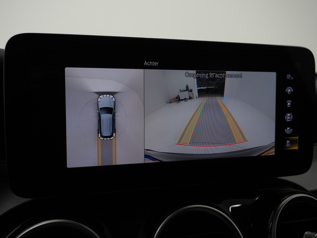 Mercedes-Benz GLC 300e 4MATIC AMG 30