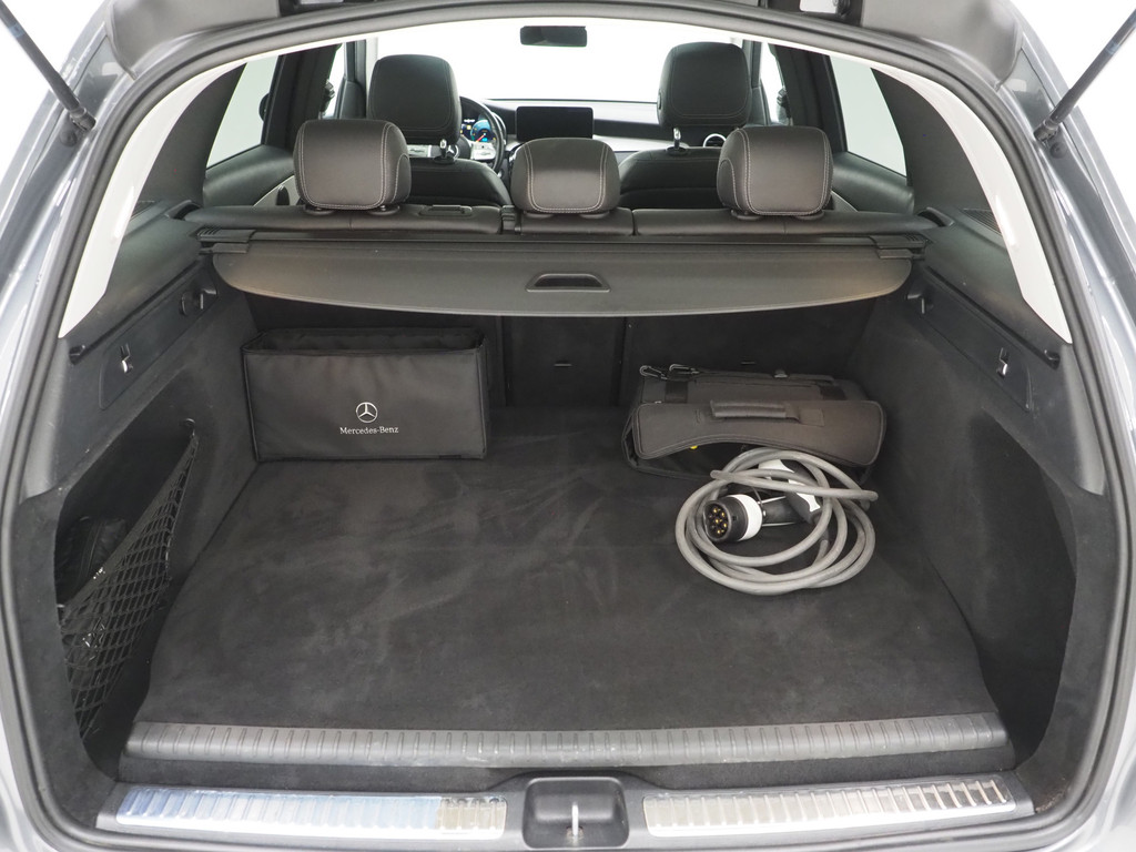 Mercedes-Benz GLC 300e 4MATIC AMG 38
