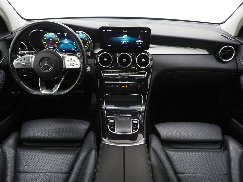 Mercedes-Benz GLC 300e 4MATIC AMG 4