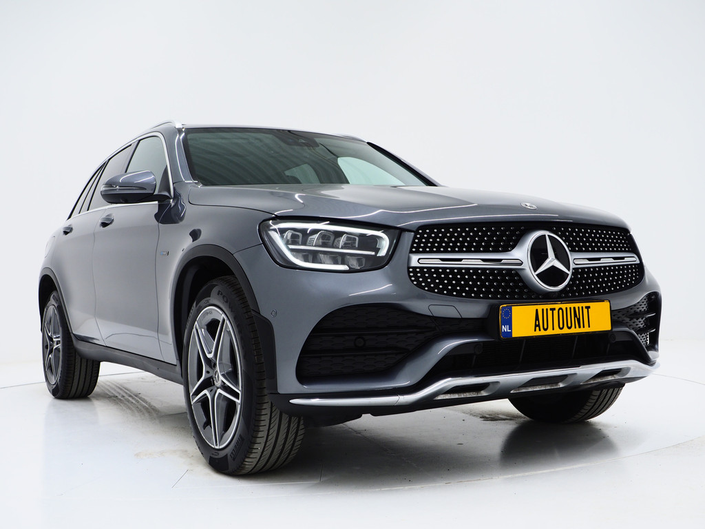 Mercedes-Benz GLC 300e 4MATIC AMG 52