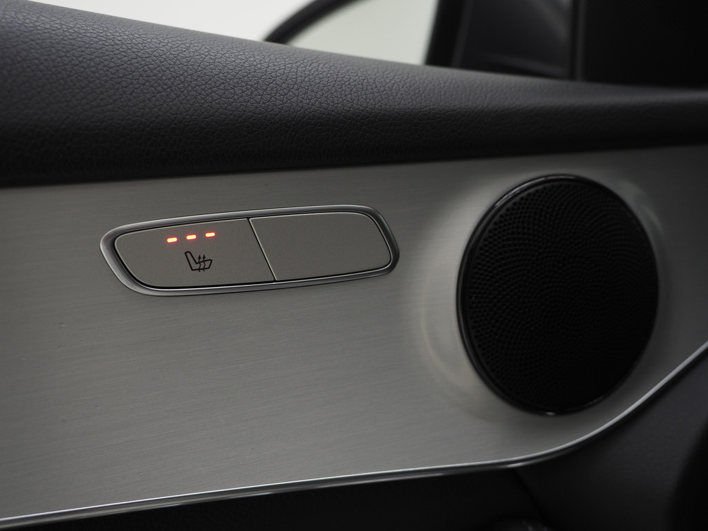 Mercedes-Benz GLC 300e 4MATIC AMG 59