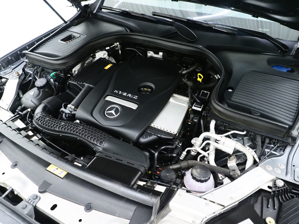 Mercedes-Benz GLC 300e 4MATIC AMG 6