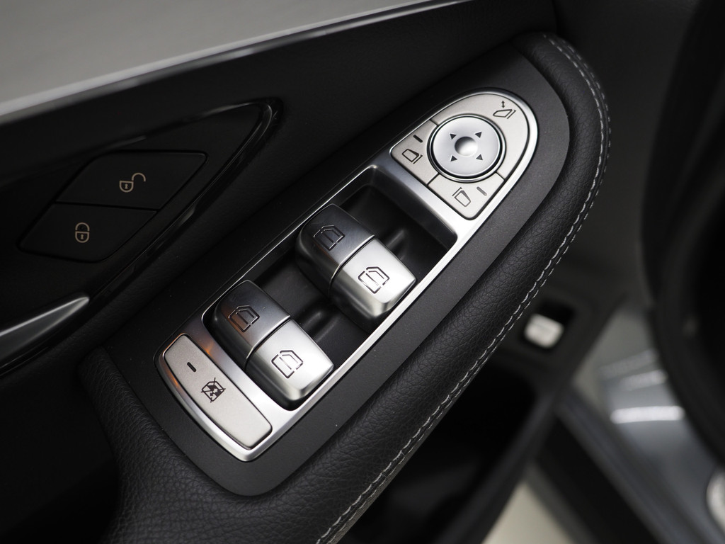 Mercedes-Benz GLC 300e 4MATIC AMG 60