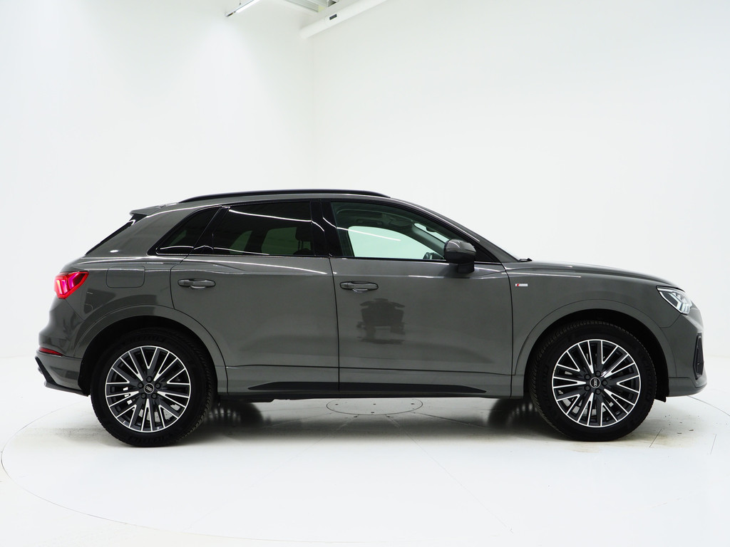 Audi Q3 45 TFSI e S-Line Edition Black 55