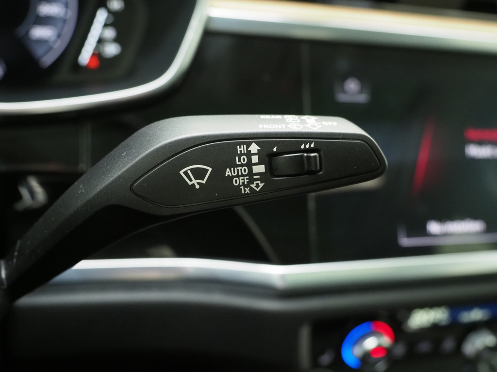 Audi Q3 45 TFSI e S-Line Edition Black 76