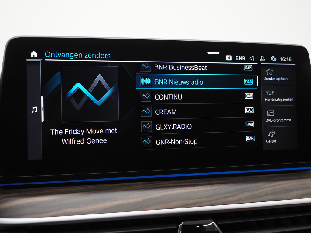 BMW 5 Serie Touring 530e Luxury Line 75