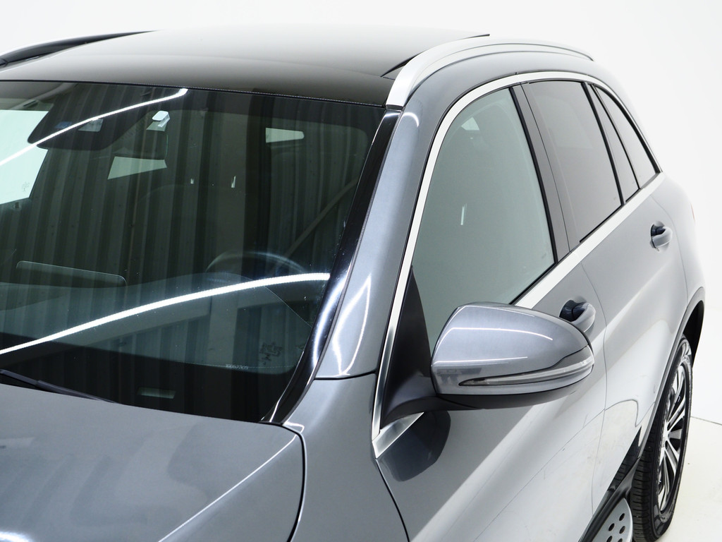 Mercedes-Benz GLC 300e 4MATIC 12