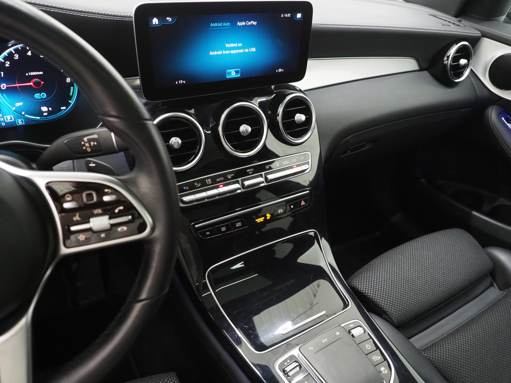 Mercedes-Benz GLC 300e 4MATIC 33