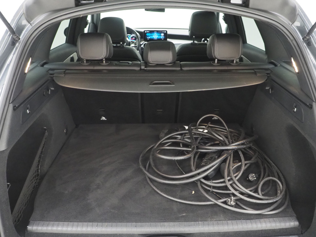 Mercedes-Benz GLC 300e 4MATIC 37