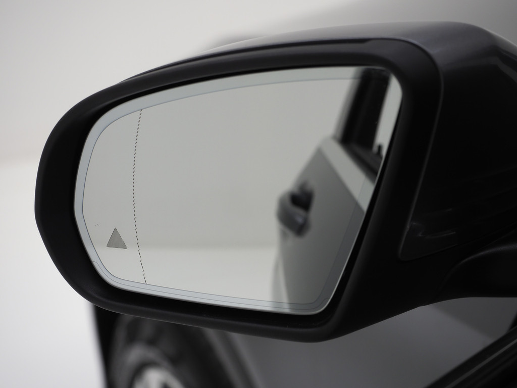 Mercedes-Benz GLC 300e 4MATIC 53