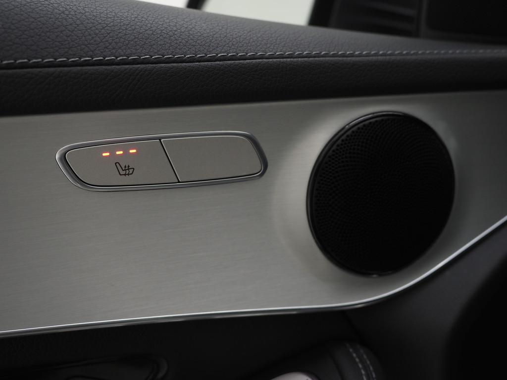 Mercedes-Benz GLC 300e 4MATIC 56