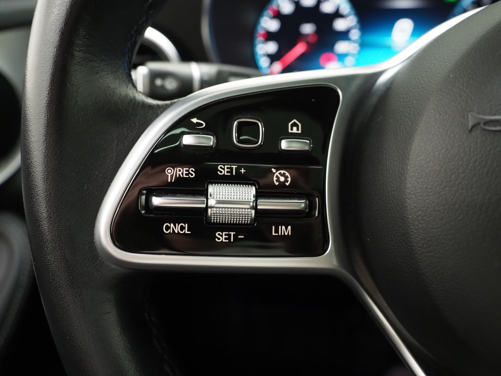 Mercedes-Benz GLC 300e 4MATIC 62