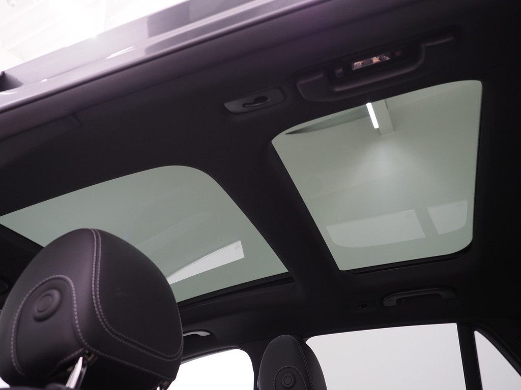 Mercedes-Benz GLC 300e 4MATIC 75