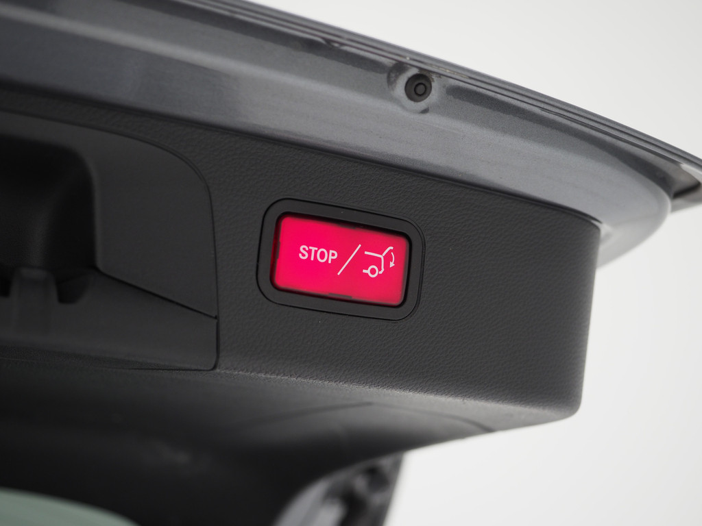 Mercedes-Benz GLC 300e 4MATIC 77