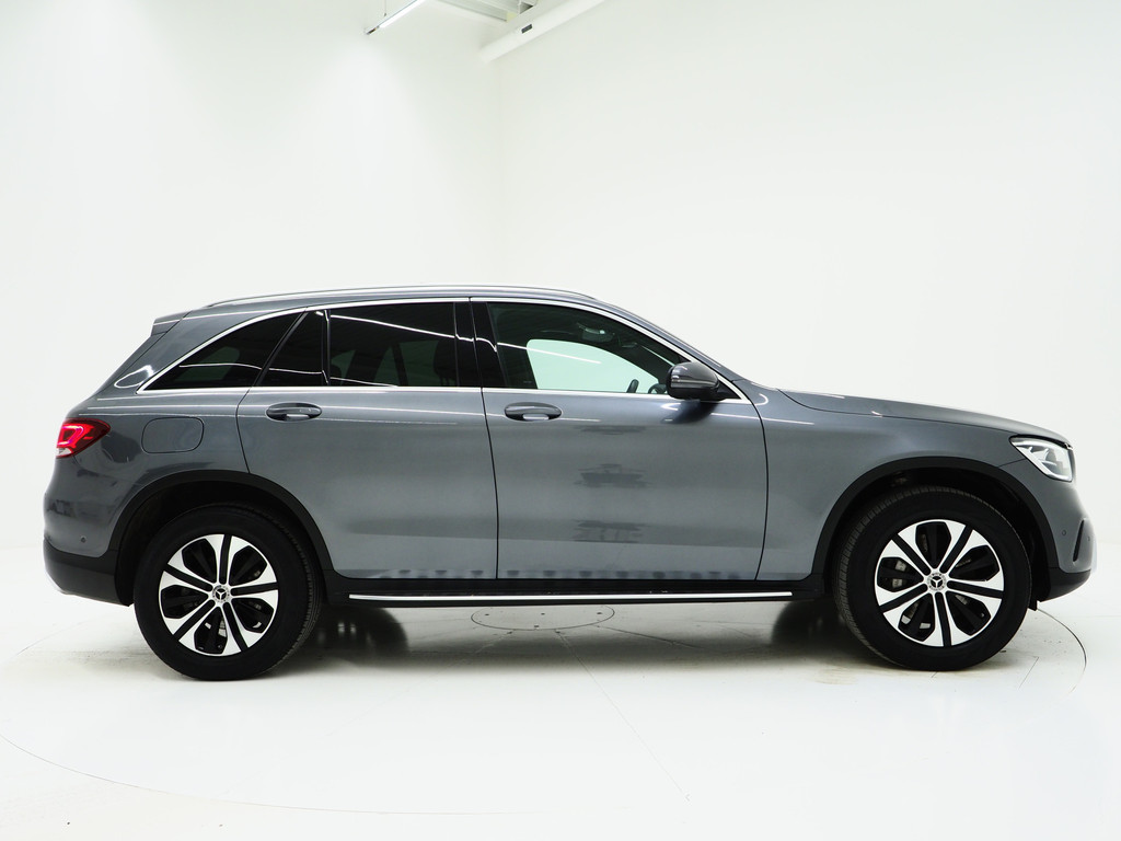 Mercedes-Benz GLC 300e 4MATIC 9