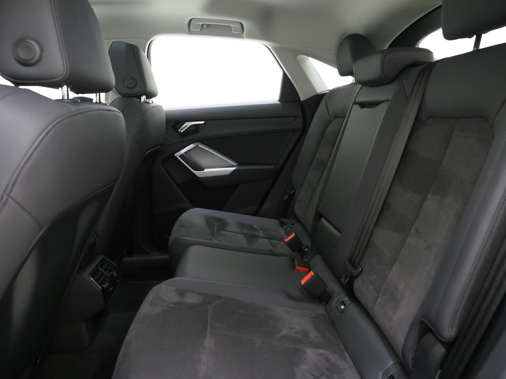 Audi Q3 Sportback 45 TFSI e Edition Full Black 33