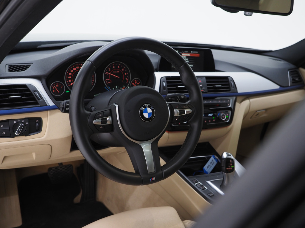 BMW 3 Serie Touring 320i M Sport Shadow 16