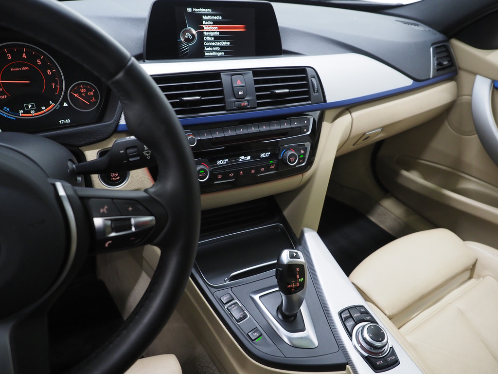 BMW 3 Serie Touring 320i M Sport Shadow 33