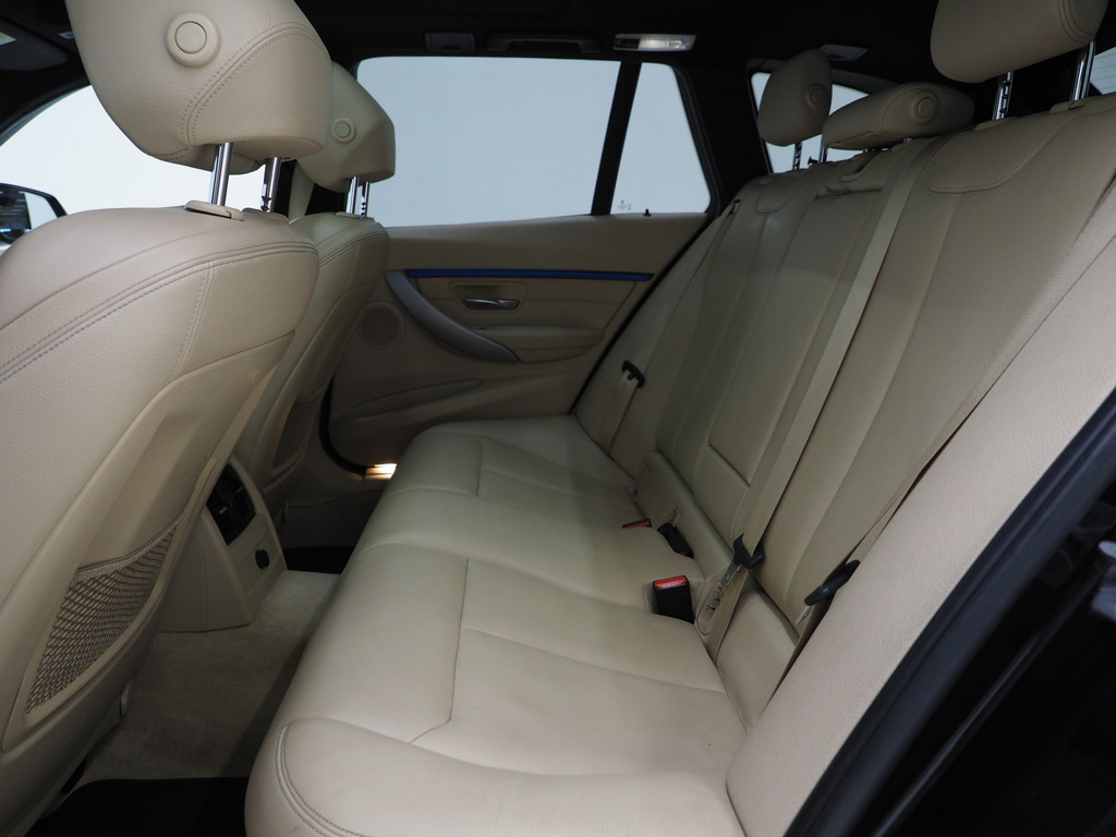 BMW 3 Serie Touring 320i M Sport Shadow 35