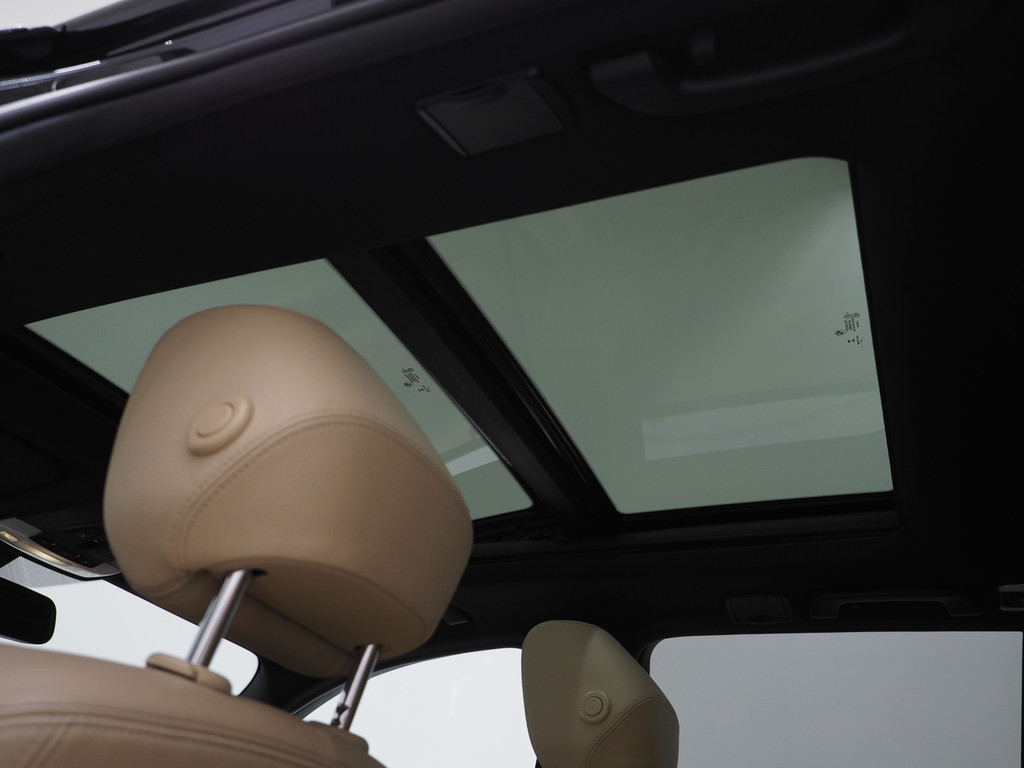 BMW 3 Serie Touring 320i M Sport Shadow 36