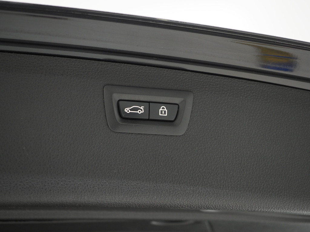 BMW 3 Serie Touring 320i M Sport Shadow 38