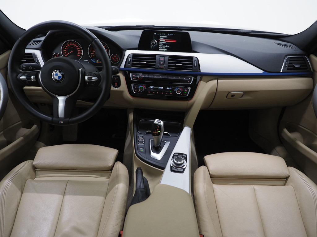 BMW 3 Serie Touring 320i M Sport Shadow 4