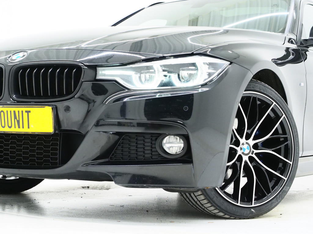 BMW 3 Serie Touring 320i M Sport Shadow 44